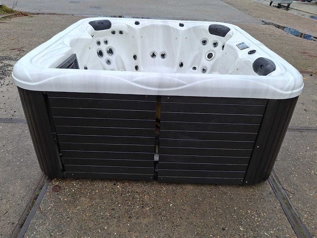 Balboa 5 persoons jacuzzi en buitenspa - afbeelding 18 van  25