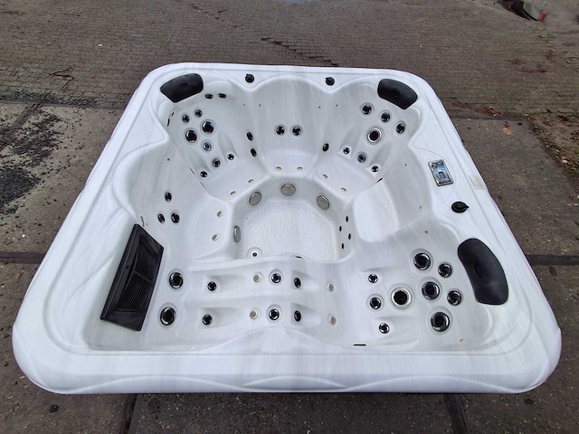Balboa 5 persoons jacuzzi en buitenspa - afbeelding 12 van  25