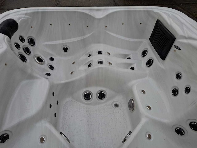 Balboa 5 persoons jacuzzi en buitenspa - afbeelding 8 van  25