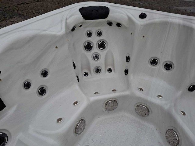 Balboa 5 persoons jacuzzi en buitenspa - afbeelding 2 van  25