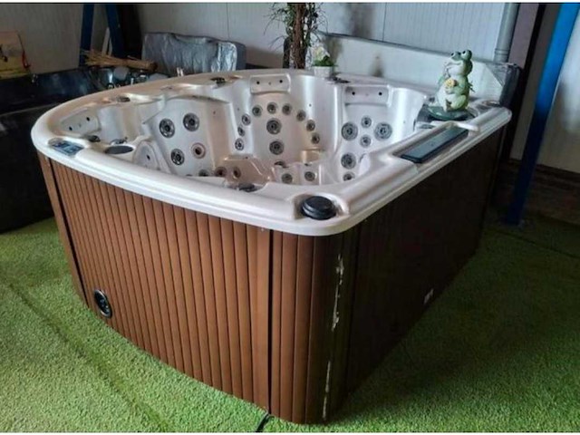 Balboa 5 persoons jacuzzi en buitenspa - afbeelding 3 van  9