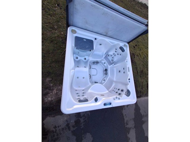 Balboa 5 persoons jacuzzi en buitenspa - afbeelding 18 van  20