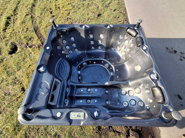 Balboa 5 persoons jacuzzi en buitenspa - afbeelding 1 van  15