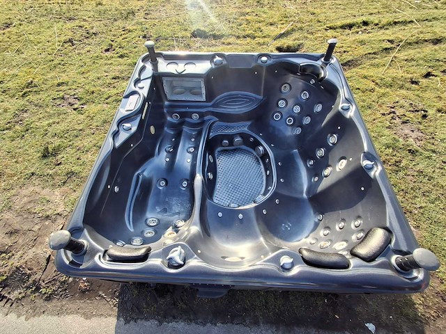 Balboa 5 persoons jacuzzi en buitenspa - afbeelding 9 van  15