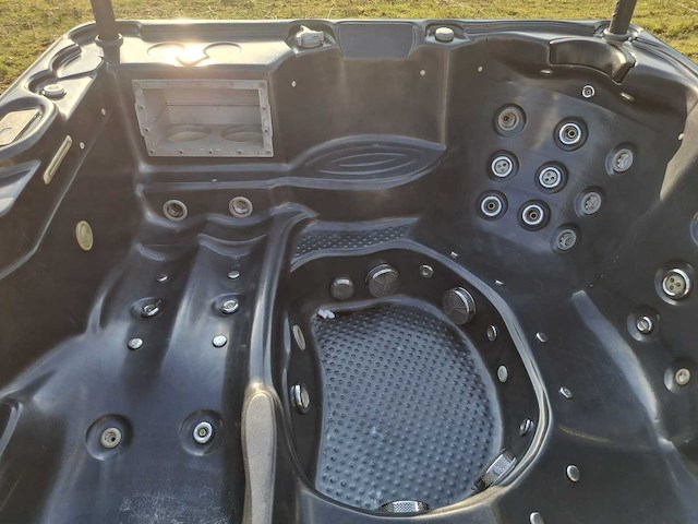 Balboa 5 persoons jacuzzi en buitenspa - afbeelding 12 van  15