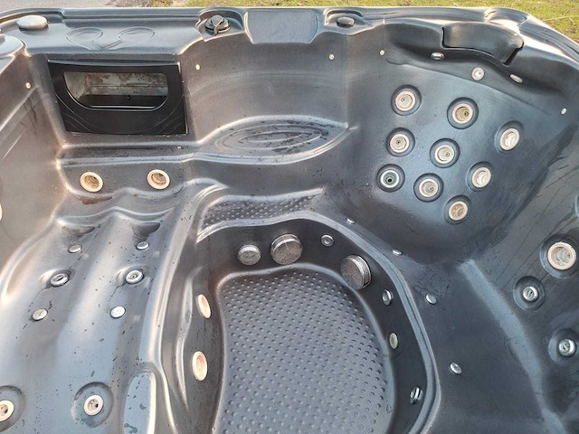 Balboa 5 persoons jacuzzi en buitenspa - afbeelding 2 van  8