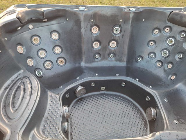 Balboa 5 persoons jacuzzi en buitenspa - afbeelding 6 van  8