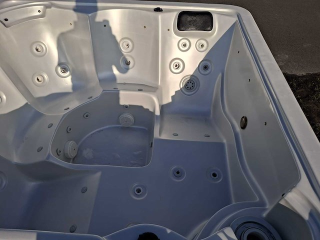 Balboa 5 persoons jacuzzi en buitenspa - afbeelding 4 van  9