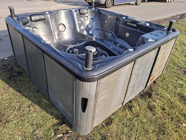 Balboa 5 persoons jacuzzi en buitenspa - afbeelding 2 van  5