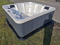 Balboa 5 persoons jacuzzi en buitenspa - afbeelding 1 van  13