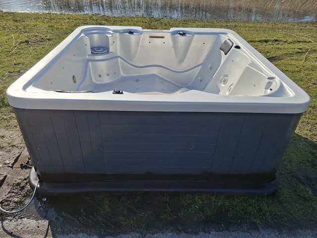 Balboa 5 persoons jacuzzi en buitenspa - afbeelding 6 van  13