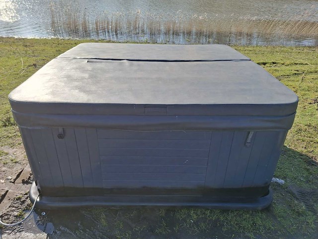 Balboa 5 persoons jacuzzi en buitenspa - afbeelding 13 van  13
