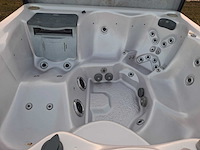 Balboa 5 persoons jacuzzi en buitenspa - afbeelding 1 van  7