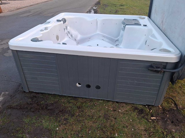 Balboa 5 persoons jacuzzi en buitenspa - afbeelding 3 van  7