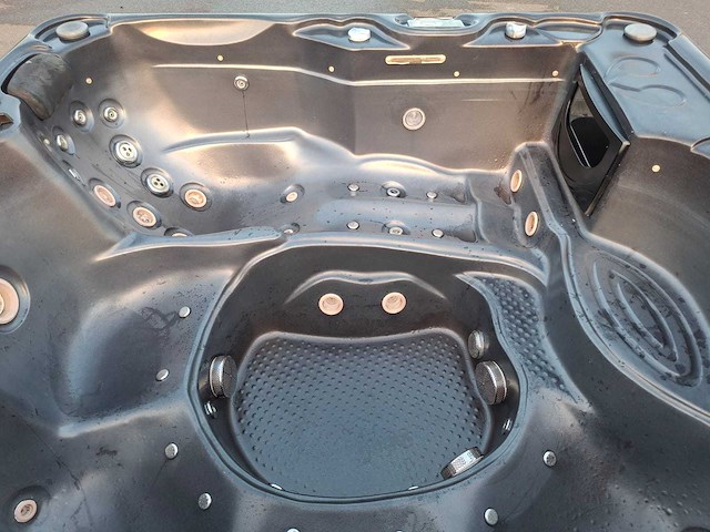 Balboa 5 persoons jacuzzi en buitenspa - afbeelding 2 van  6