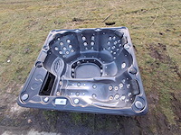 Balboa 5 persoons jacuzzi en buitenspa - afbeelding 1 van  6