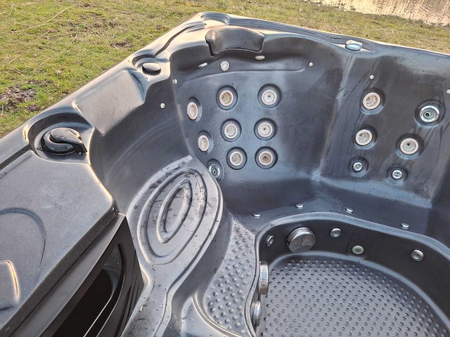 Balboa 5 persoons jacuzzi en buitenspa - afbeelding 4 van  6