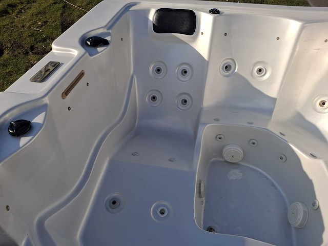Balboa 5 persoons jacuzzi en buitenspa - afbeelding 2 van  32