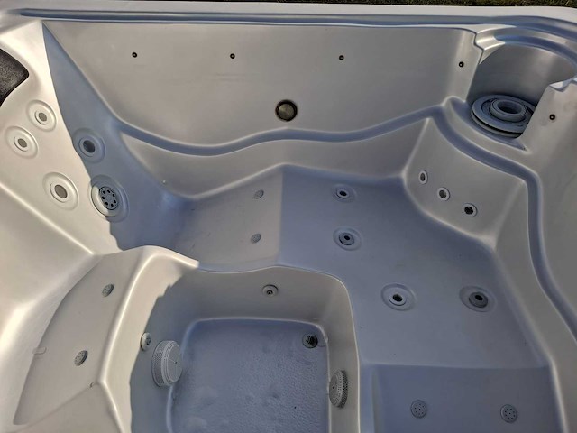 Balboa 5 persoons jacuzzi en buitenspa - afbeelding 9 van  32