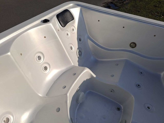 Balboa 5 persoons jacuzzi en buitenspa - afbeelding 10 van  32