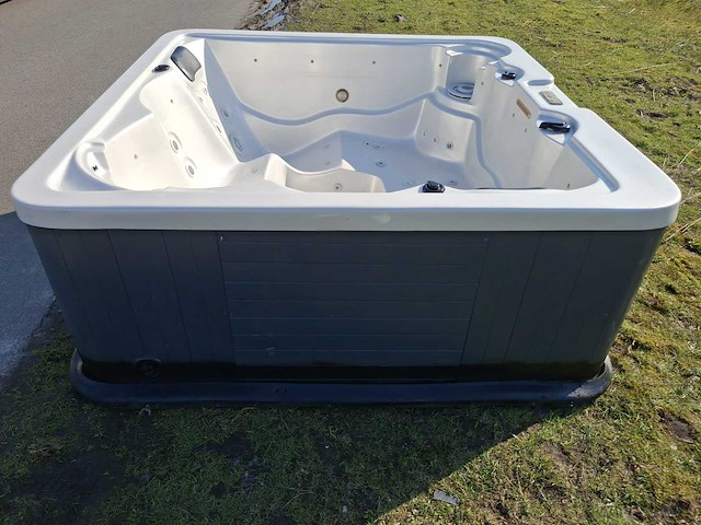 Balboa 5 persoons jacuzzi en buitenspa - afbeelding 21 van  32