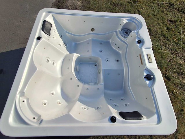 Balboa 5 persoons jacuzzi en buitenspa - afbeelding 12 van  32