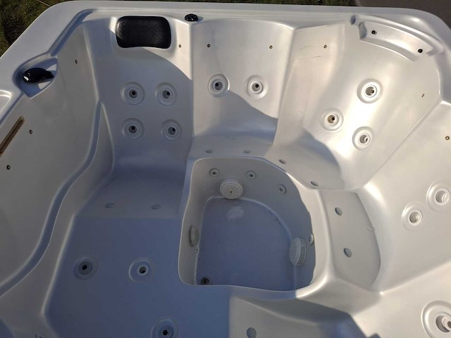 Balboa 5 persoons jacuzzi en buitenspa - afbeelding 30 van  32