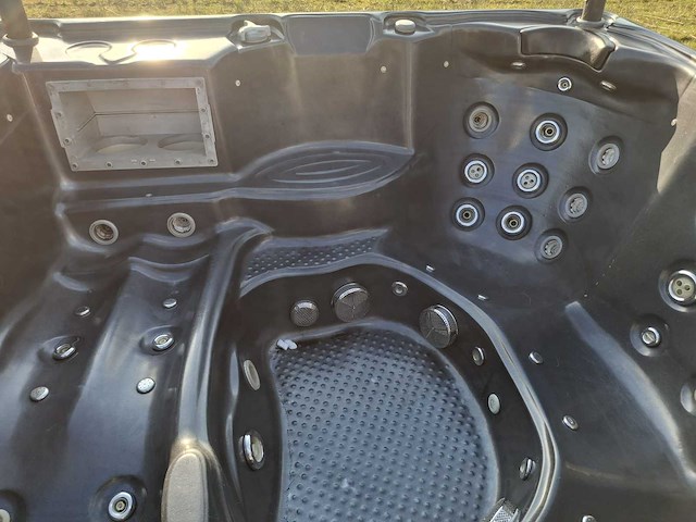 Balboa 5 persoons jacuzzi en buitenspa - afbeelding 27 van  29