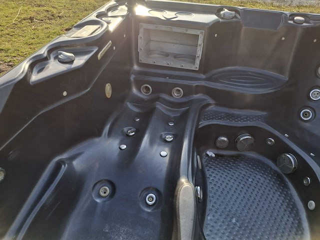 Balboa 5 persoons jacuzzi en buitenspa - afbeelding 28 van  29