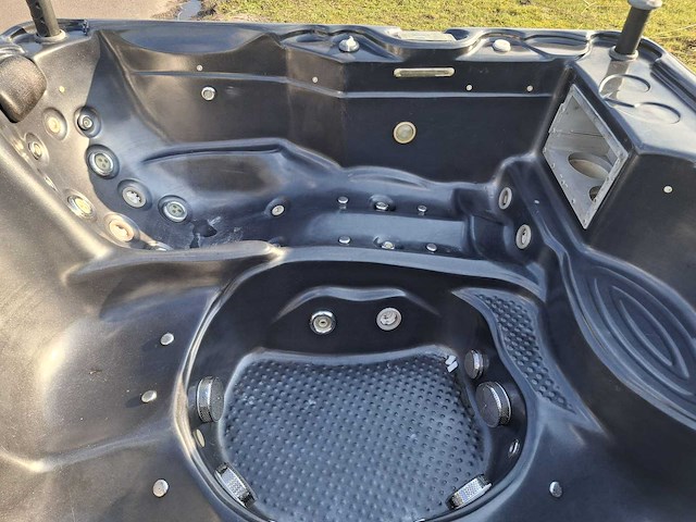 Balboa 5 persoons jacuzzi en buitenspa - afbeelding 29 van  29