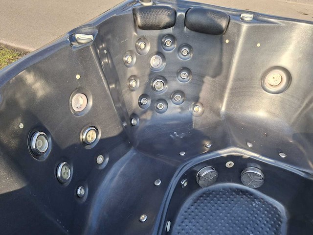 Balboa 5 persoons jacuzzi en buitenspa - afbeelding 9 van  29