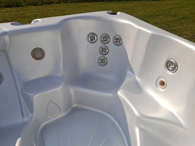 Balboa 5 persoons jacuzzi en buitenspa - afbeelding 10 van  26