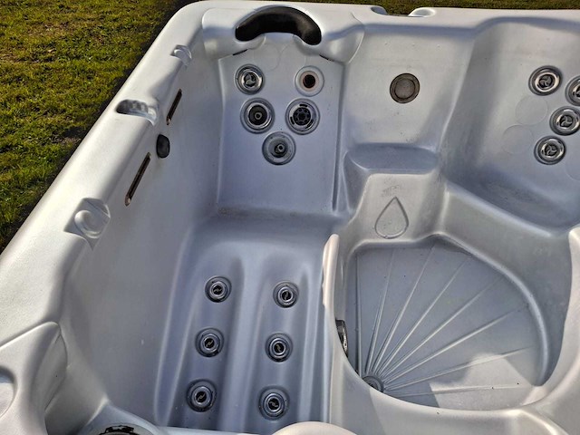 Balboa 5 persoons jacuzzi en buitenspa - afbeelding 18 van  26