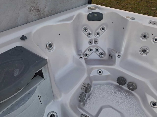 Balboa 5 persoons jacuzzi en buitenspa - afbeelding 4 van  27