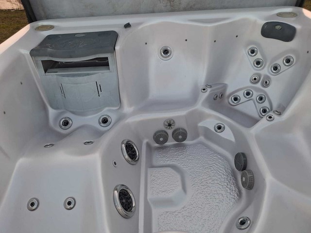 Balboa 5 persoons jacuzzi en buitenspa - afbeelding 7 van  27