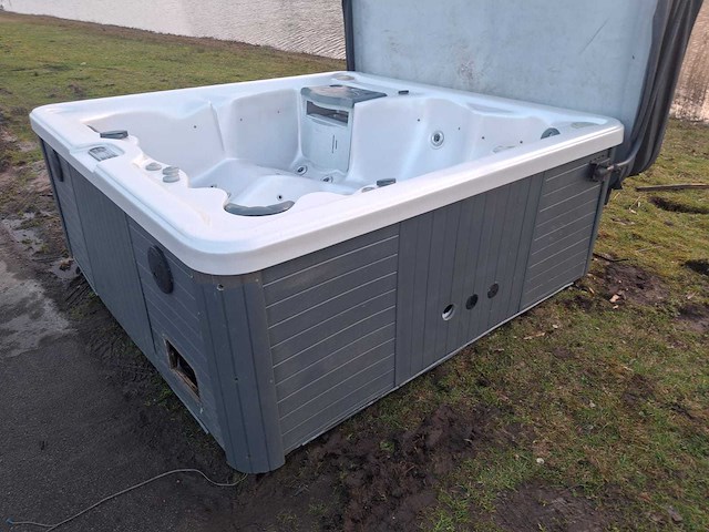Balboa 5 persoons jacuzzi en buitenspa - afbeelding 9 van  27