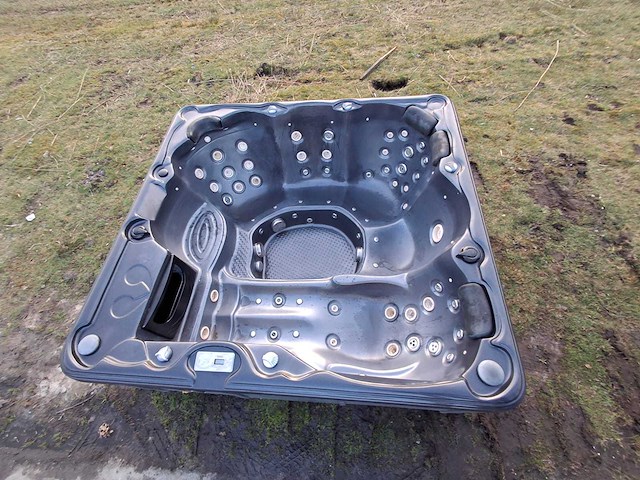 Balboa 5 persoons jacuzzi en buitenspa - afbeelding 1 van  30
