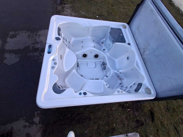 Balboa 5 persoons jacuzzi en buitenspa - afbeelding 23 van  27