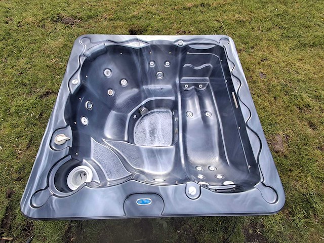 Balboa 5 persoons jacuzzi en buitenspa - afbeelding 1 van  31