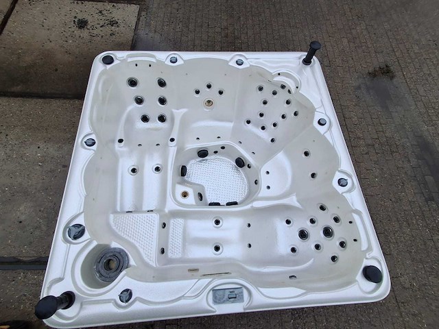 Balboa 5 persoons jacuzzi en buitenspa - afbeelding 1 van  34