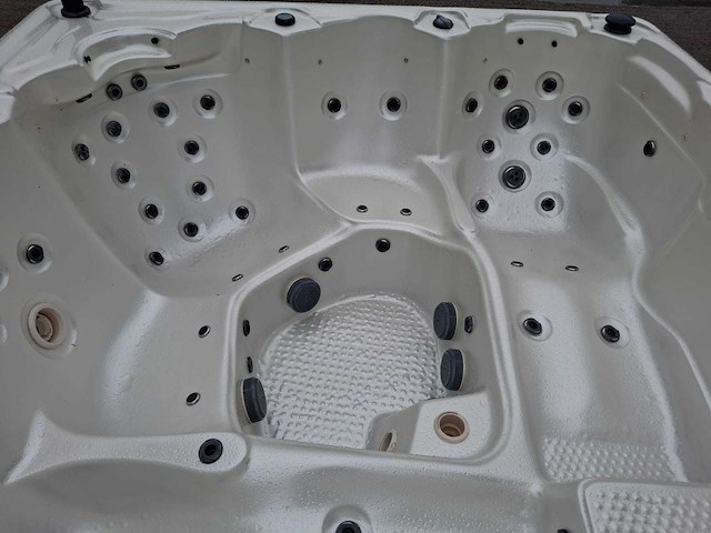 Balboa 5 persoons jacuzzi en buitenspa - afbeelding 13 van  34