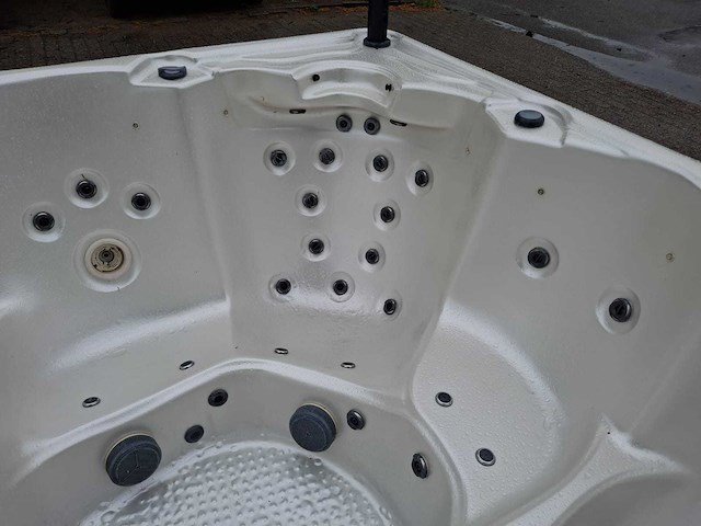 Balboa 5 persoons jacuzzi en buitenspa - afbeelding 18 van  34