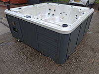 Balboa 5 persoons jacuzzi en buitenspa - afbeelding 34 van  34