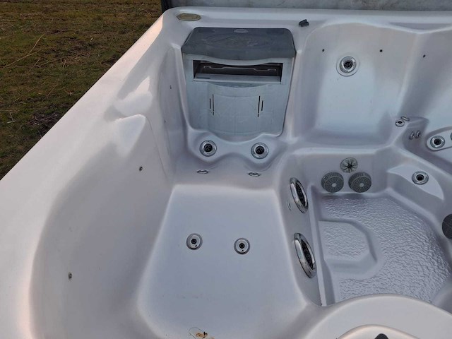 Balboa 5 persoons jacuzzi en buitenspa - afbeelding 8 van  27