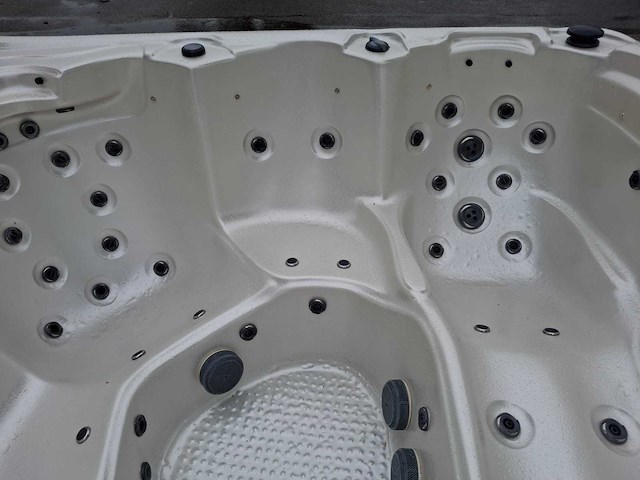 Balboa 5 persoons jacuzzi en buitenspa - afbeelding 9 van  23