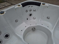 Balboa 5 persoons jacuzzi en buitenspa - afbeelding 2 van  12