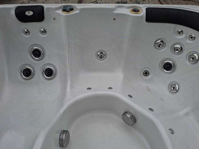 Balboa 5 persoons jacuzzi en buitenspa - afbeelding 4 van  12