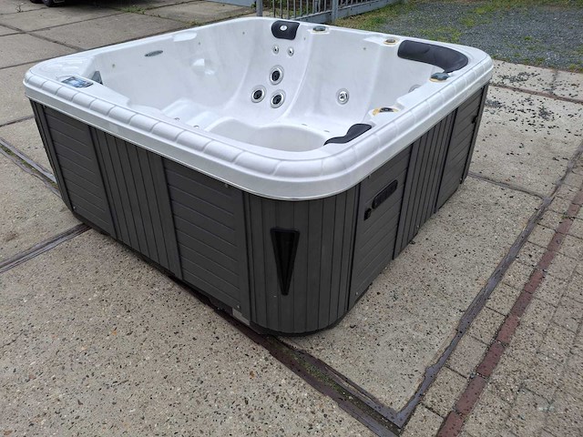 Balboa 5 persoons jacuzzi en buitenspa - afbeelding 11 van  12