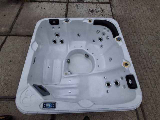 Balboa 5 persoons jacuzzi en buitenspa - afbeelding 1 van  25