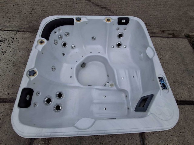 Balboa 5 persoons jacuzzi en buitenspa - afbeelding 9 van  25